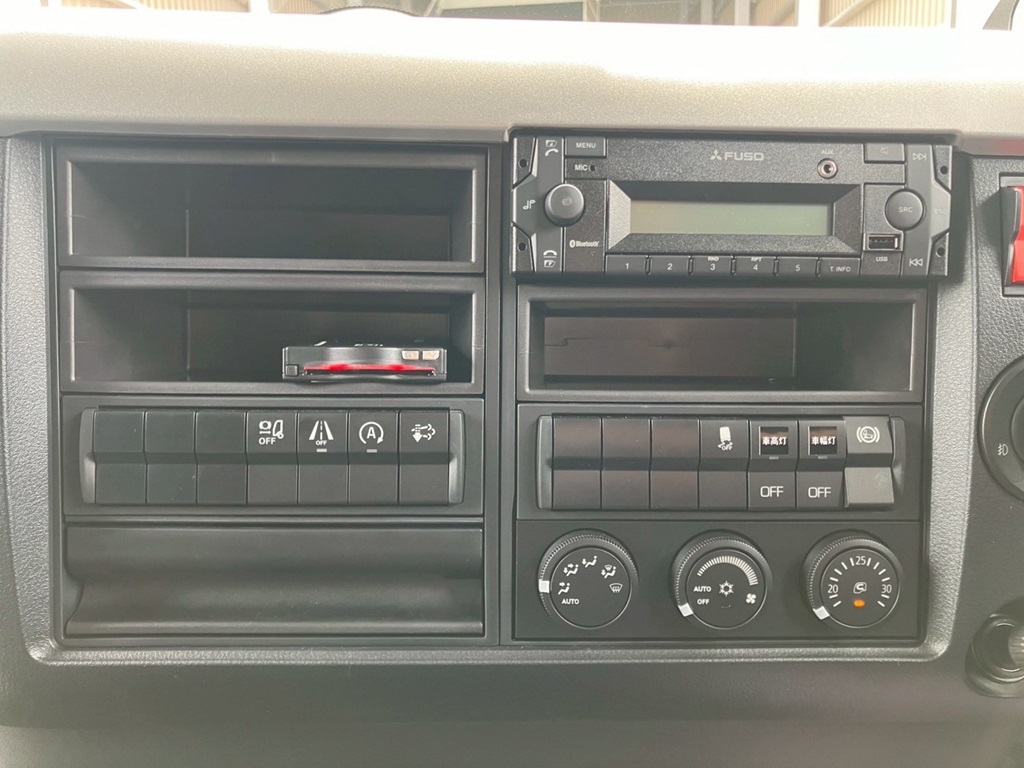 インパネ周りの状態です。|三菱 ファイター 2KG-FK65F(2WD)の写真24