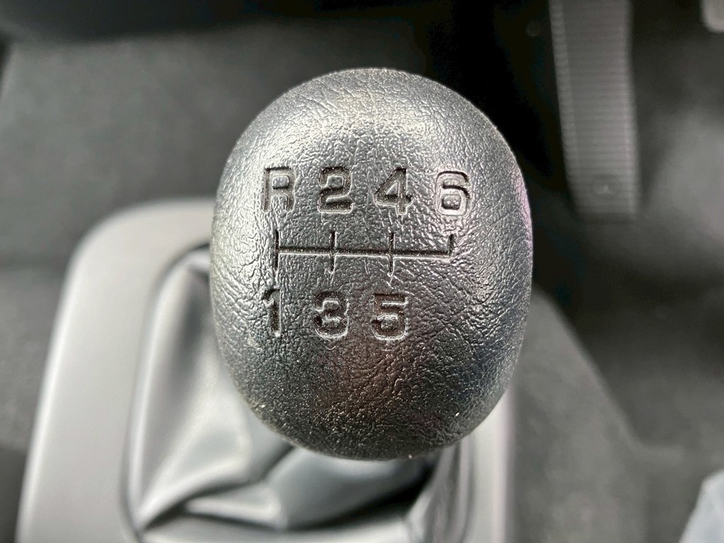 MT6速です。|三菱 ファイター 2KG-FK65F(2WD)の写真25