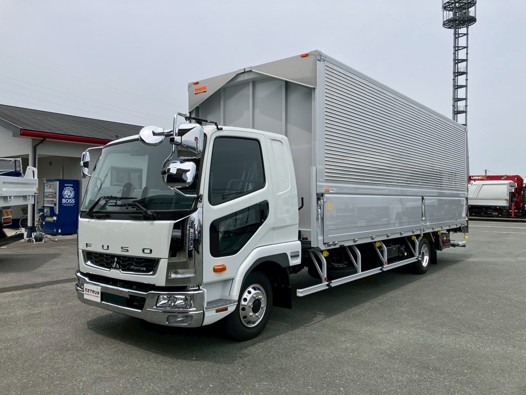 フロント周り、メッキパーツで飾っています。|三菱 ファイター 2KG-FK65F(2WD)の写真1