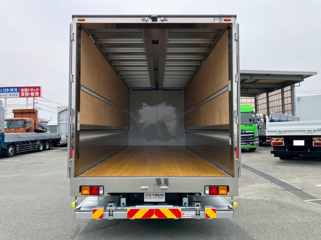 門口周りはステンレス製です。|三菱 ファイター 2KG-FK65F(2WD)の写真9