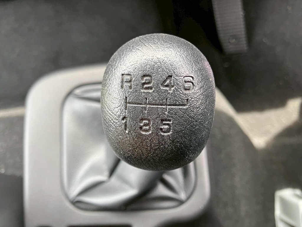 MT6速です。|三菱 ファイター 2KG-FK65F(2WD)の写真25