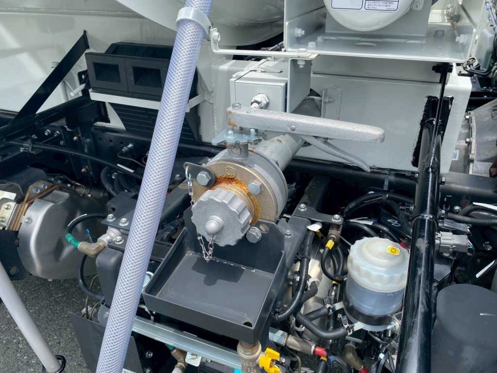 右側配管（フランジ部に置きサビがあります）|いすゞ フォワード 2RG-FRR90S1(2WD)の写真13