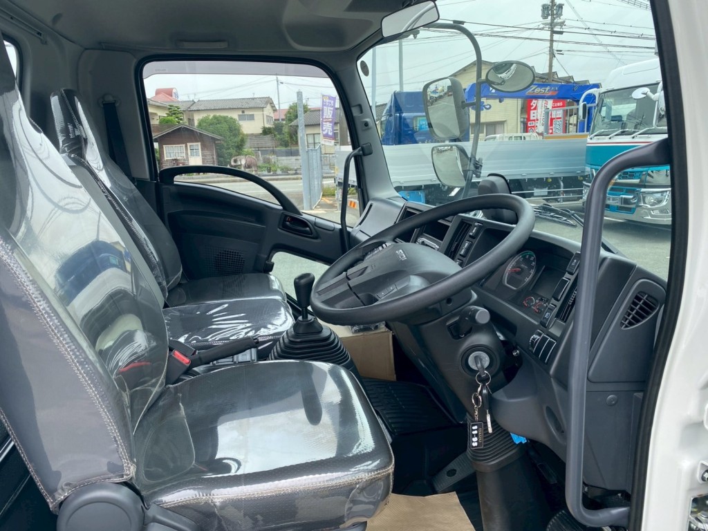 室内|いすゞ フォワード 2RG-FRR90S1(2WD)の写真20