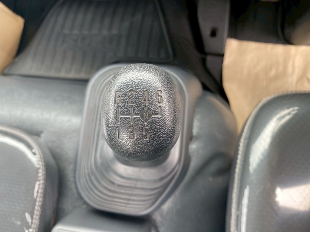 6速MTです|いすゞ フォワード 2RG-FRR90S1(2WD)の写真21