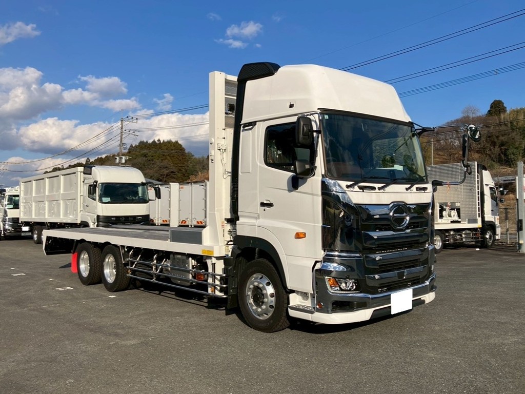 ホイールはアルミ製、サイドバンパー・リヤフェンダーはステンレス製です。|日野 プロフィア 2DG-FS1AJEの写真2