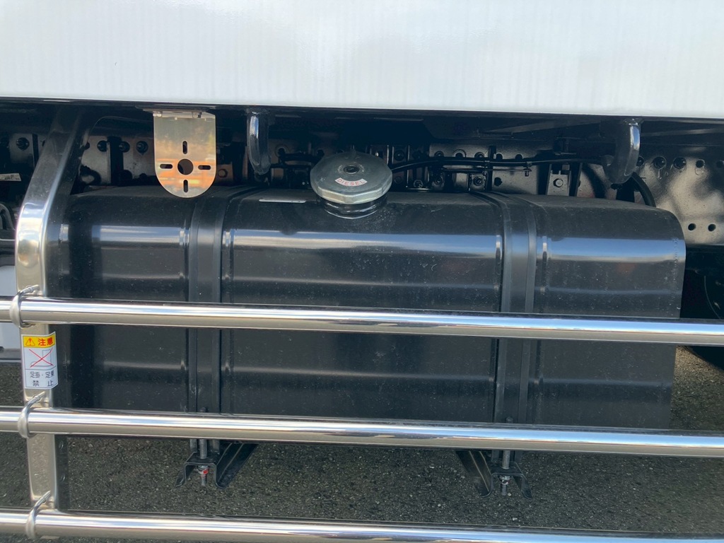 燃料タンクは200Lです。|日野 プロフィア 2DG-FS1AJEの写真21