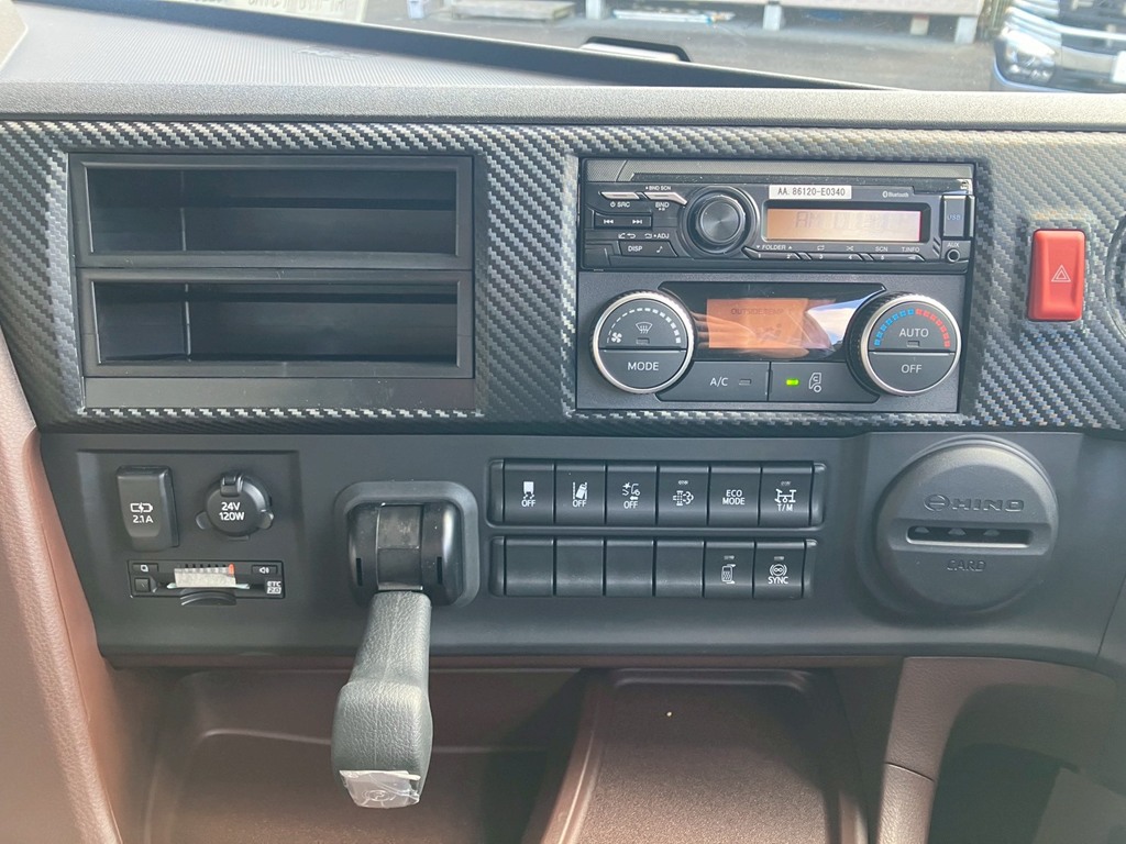 インパネ周りの状態です。|日野 プロフィア 2DG-FS1AJEの写真23