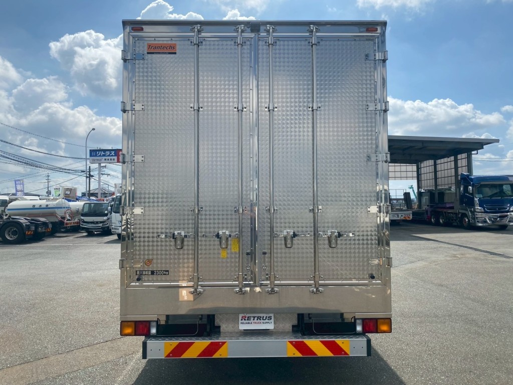 リア観音ドア外板はウロコステンです|三菱 ファイター 2KG-FK65F(2WD)の写真5