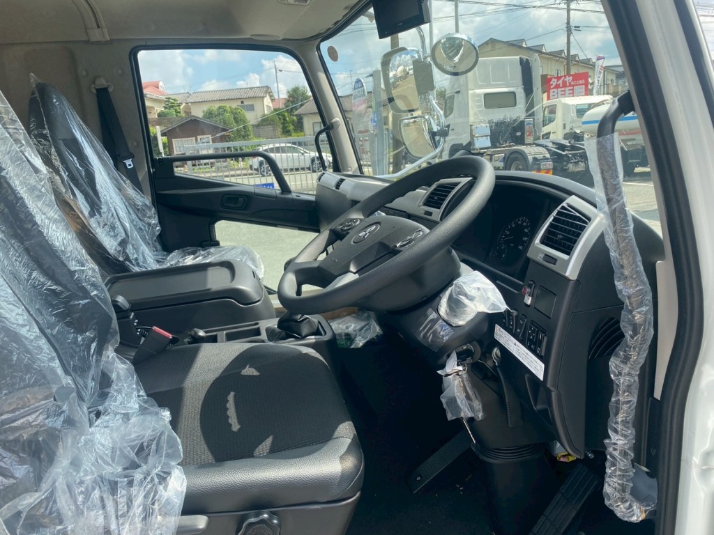 室内|三菱 ファイター 2KG-FK65F(2WD)の写真15