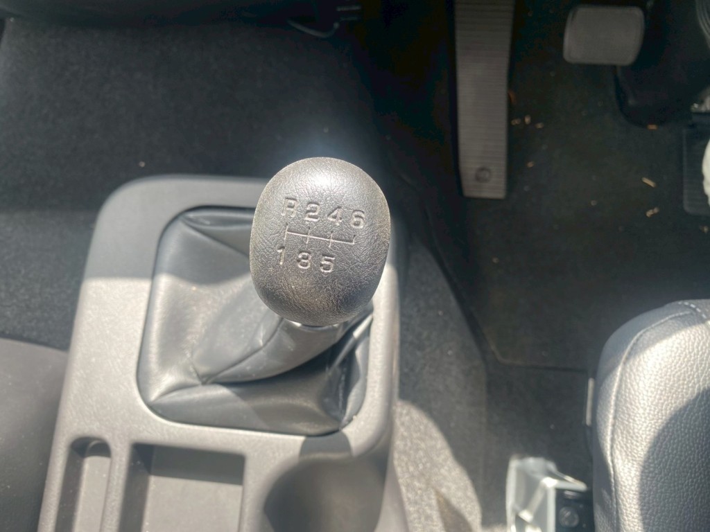 6速MTです|三菱 ファイター 2KG-FK65F(2WD)の写真16