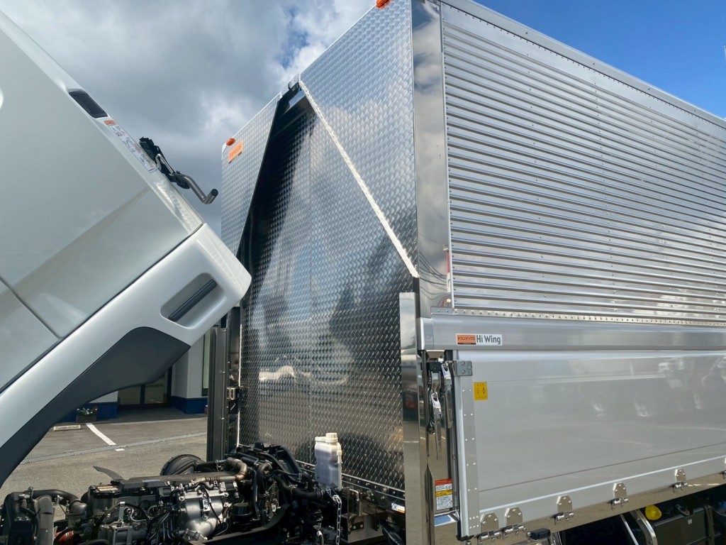 防雪板、前壁はウロコステンです|三菱 ファイター 2KG-FK65F(2WD)の写真22