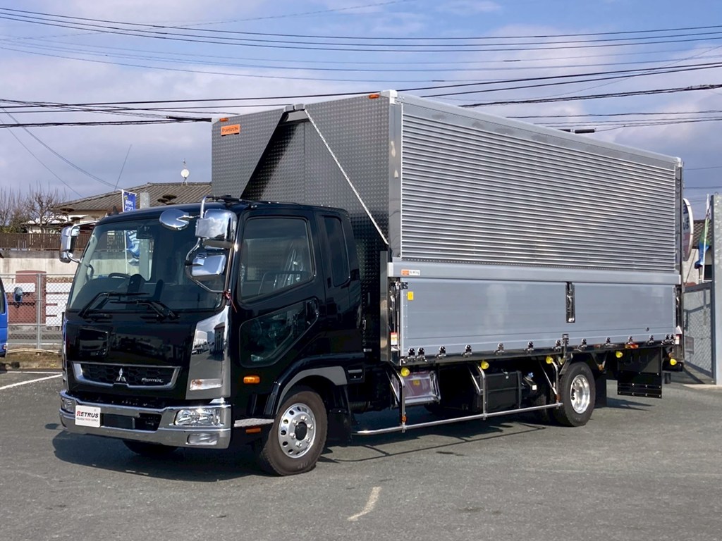 フロント周り、メッキパーツで飾っています。|三菱 ファイター 2KG-FK65F(2WD)の写真1