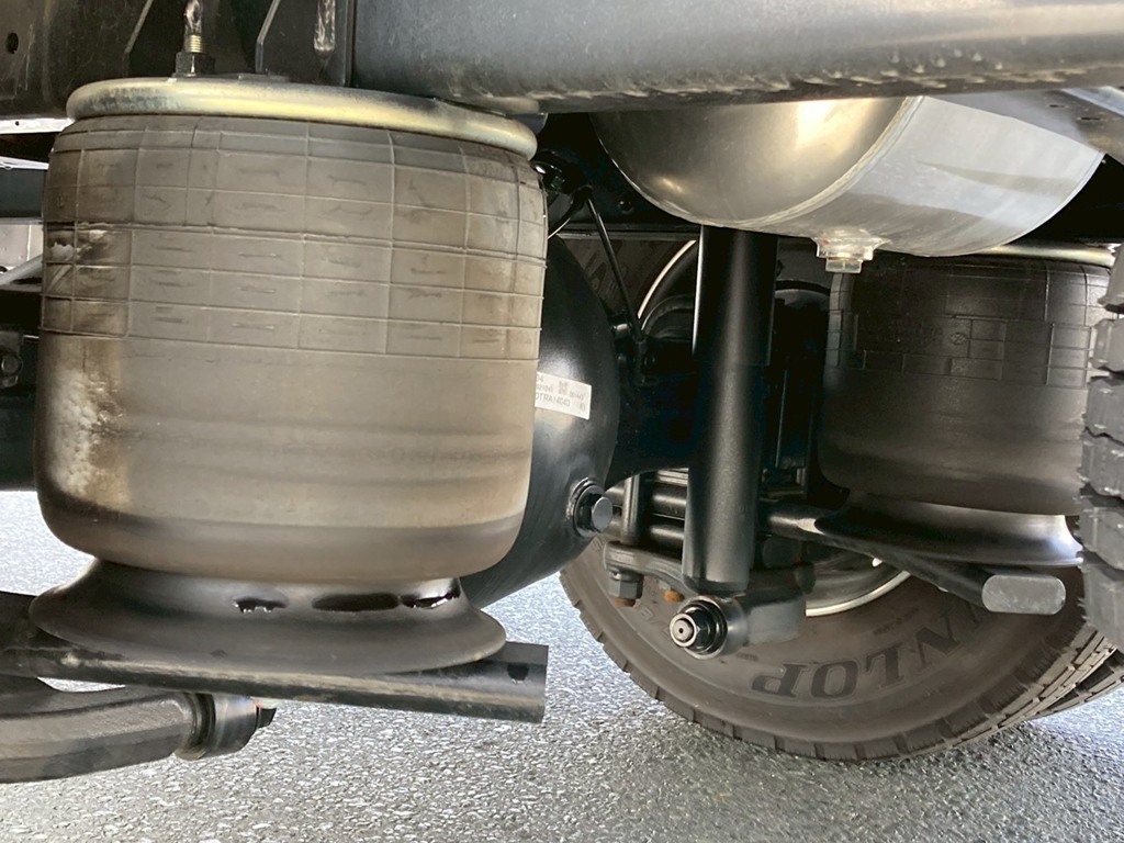 エアサスです。|三菱 ファイター 2KG-FK65F(2WD)の写真5