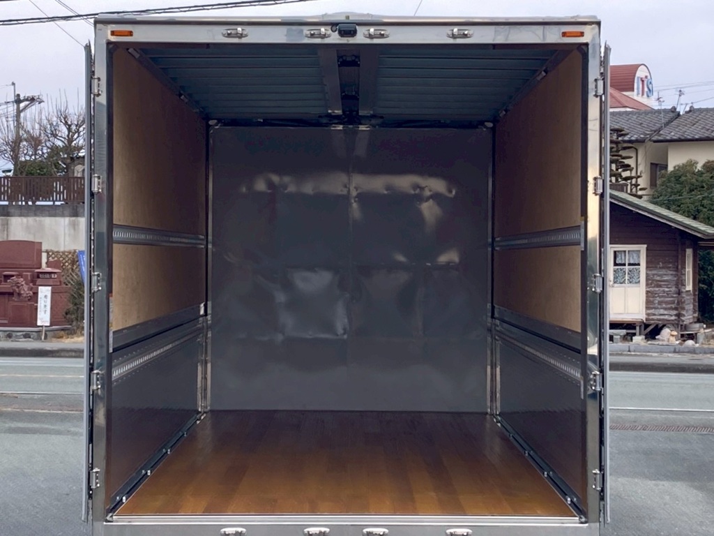 門口周りはステンレス製です。|三菱 ファイター 2KG-FK65F(2WD)の写真9