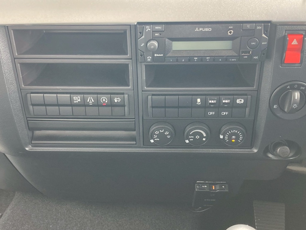 インパネ周りの状態です。|三菱 ファイター 2KG-FK65F(2WD)の写真20