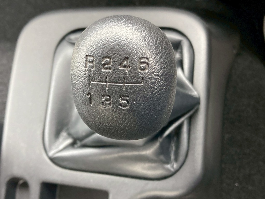 MT6速です。|三菱 ファイター 2KG-FK65F(2WD)の写真21