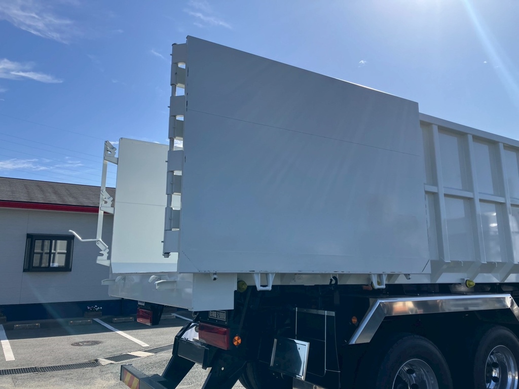 リヤゲートは片開き式です。|三菱 スーパーグレート 2PG-FV80VYの写真14