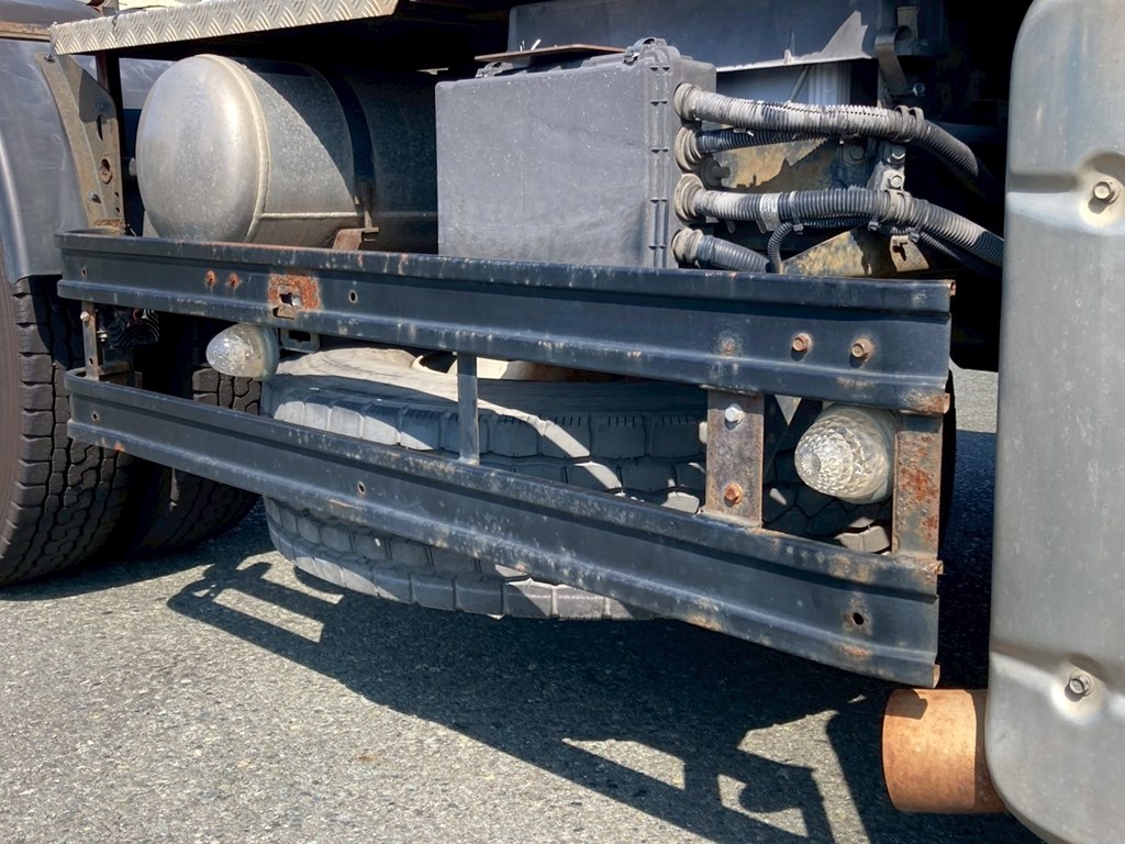 右サイドバンバーにサビが有ります|UDトラックス クオン QKG-GK6XADの写真19