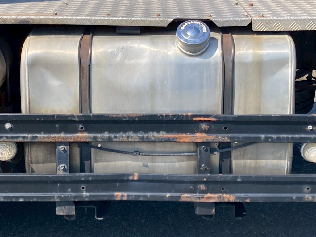 燃料タンクはアルミ製400Lです|UDトラックス クオン QKG-GK6XADの写真29