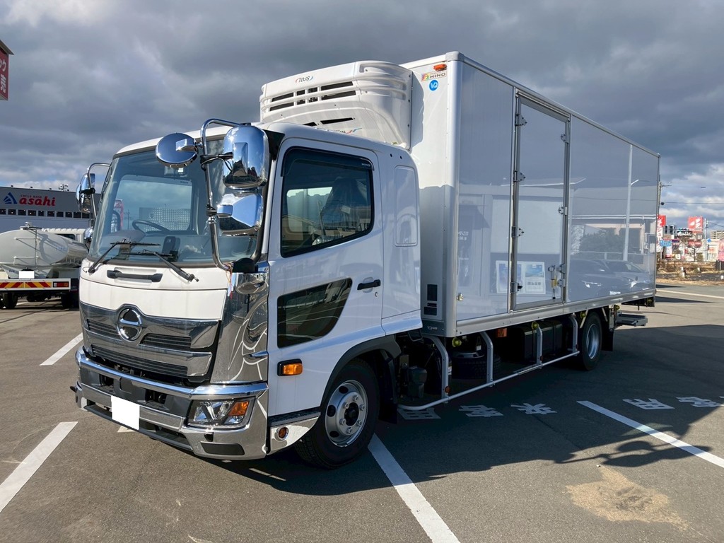 フロント周り、メッキパーツで飾っています。|日野 レンジャー 2KG-FD2ABG(2WD)の写真1