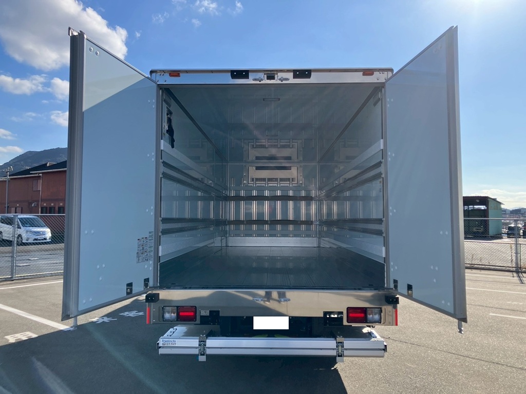 リヤドアは90度ストッパー付きです。|日野 レンジャー 2KG-FD2ABG(2WD)の写真9