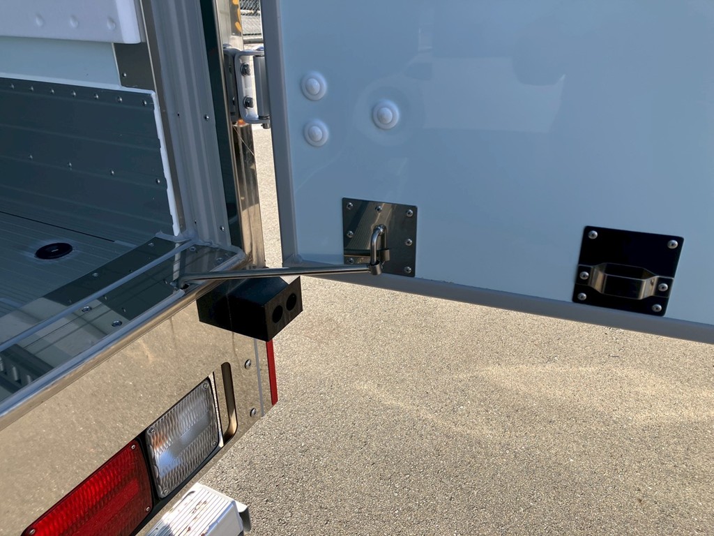 運転席ドアのストッパーの状態です。|日野 レンジャー 2KG-FD2ABG(2WD)の写真11