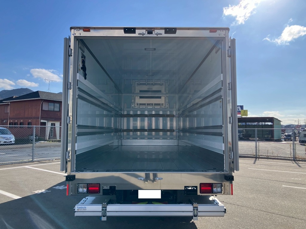 門口周りはステンレス製です。|日野 レンジャー 2KG-FD2ABG(2WD)の写真12