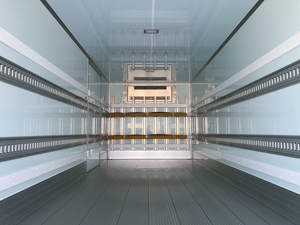 床はシステムフロアー アルミ製です。|日野 レンジャー 2KG-FD2ABG(2WD)の写真13