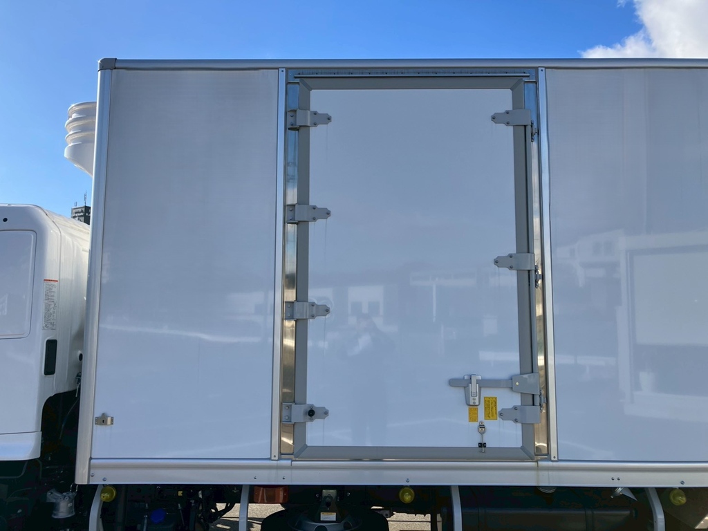 ボディー助手席側にサイドドアがあります。|日野 レンジャー 2KG-FD2ABG(2WD)の写真16