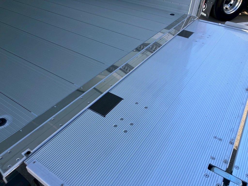 ゲートを上限まで上げた状態です。|日野 レンジャー 2KG-FD2ABG(2WD)の写真19