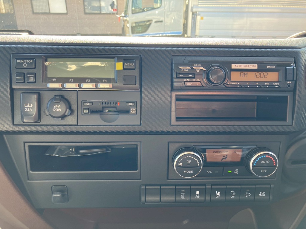 インパネ周りの状態です。|日野 レンジャー 2KG-FD2ABG(2WD)の写真32