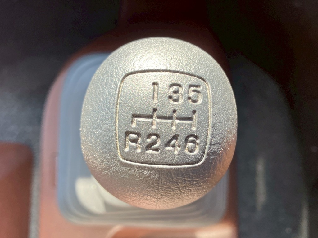 MT6速です。|日野 レンジャー 2KG-FD2ABG(2WD)の写真33
