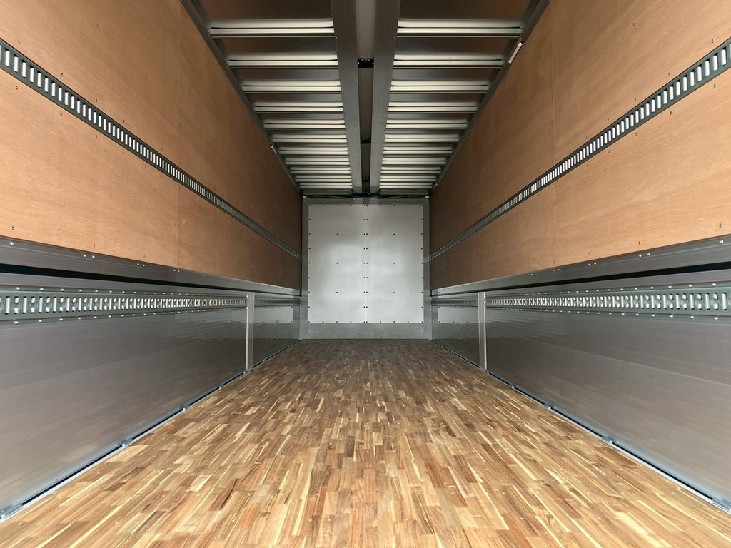 床は板張りです。|日野 プロフィア 2DG-FW1AHCの写真10