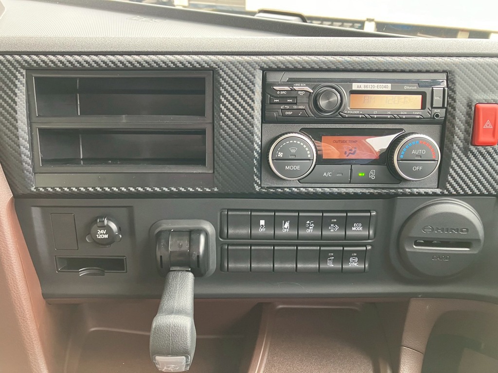 インパネ周りの状態です。|日野 プロフィア 2DG-FW1AHCの写真18