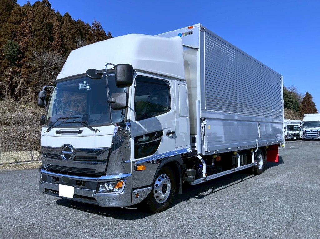 フロント周り、メッキパーツで飾っています。|日野 レンジャー 2PG-FD2ABG(2WD)の写真1