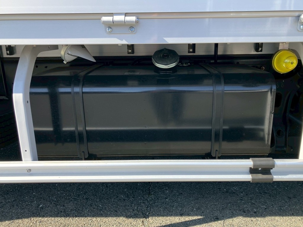 燃料タンクは200Lです。|日野 レンジャー 2PG-FD2ABG(2WD)の写真13