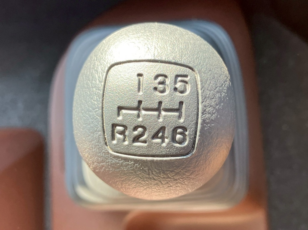 MT6速です。|日野 レンジャー 2PG-FD2ABG(2WD)の写真17