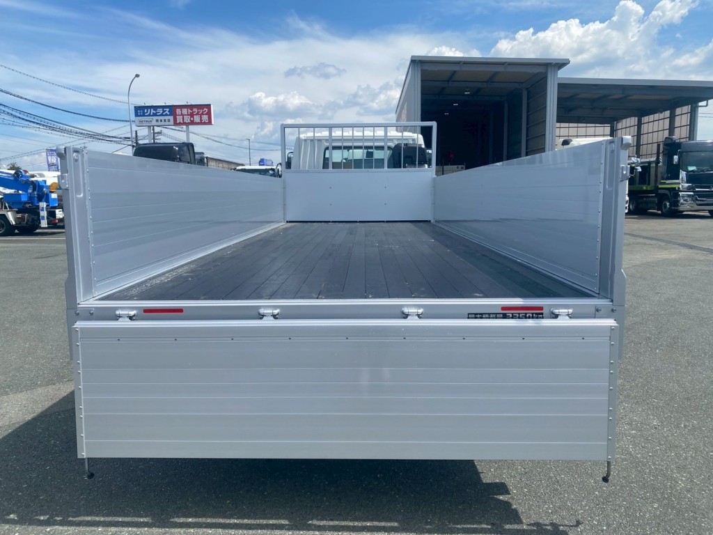 ボディー内|三菱 ファイター 2KG-FK65F(2WD)の写真6