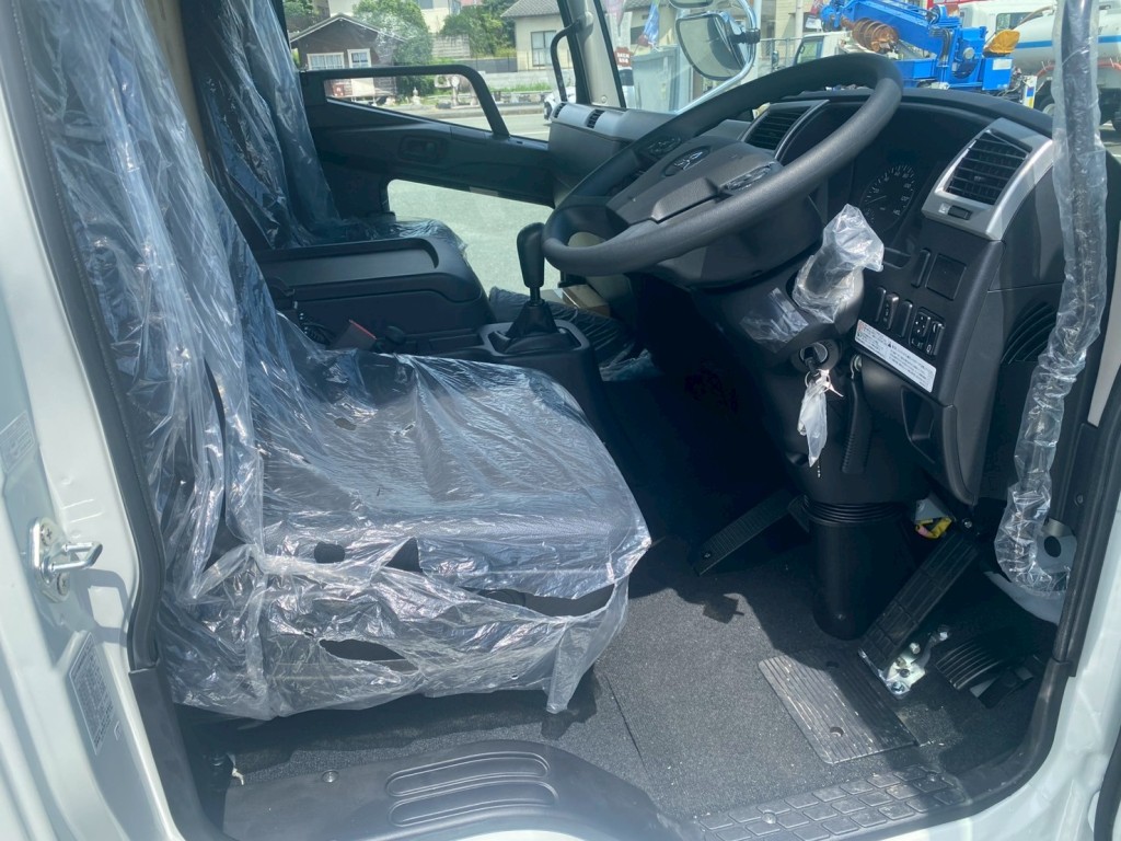 室内|三菱 ファイター 2KG-FK65F(2WD)の写真13