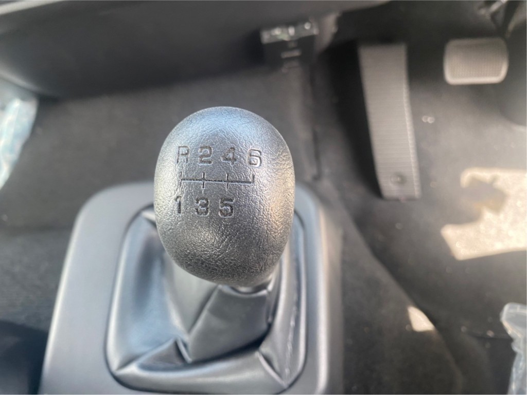 6速MTです|三菱 ファイター 2KG-FK65F(2WD)の写真14