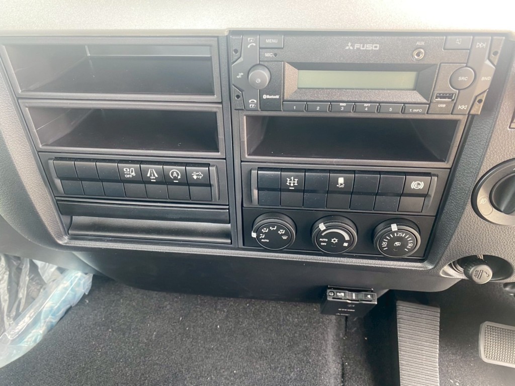 インパネ廻り|三菱 ファイター 2KG-FK65F(2WD)の写真17