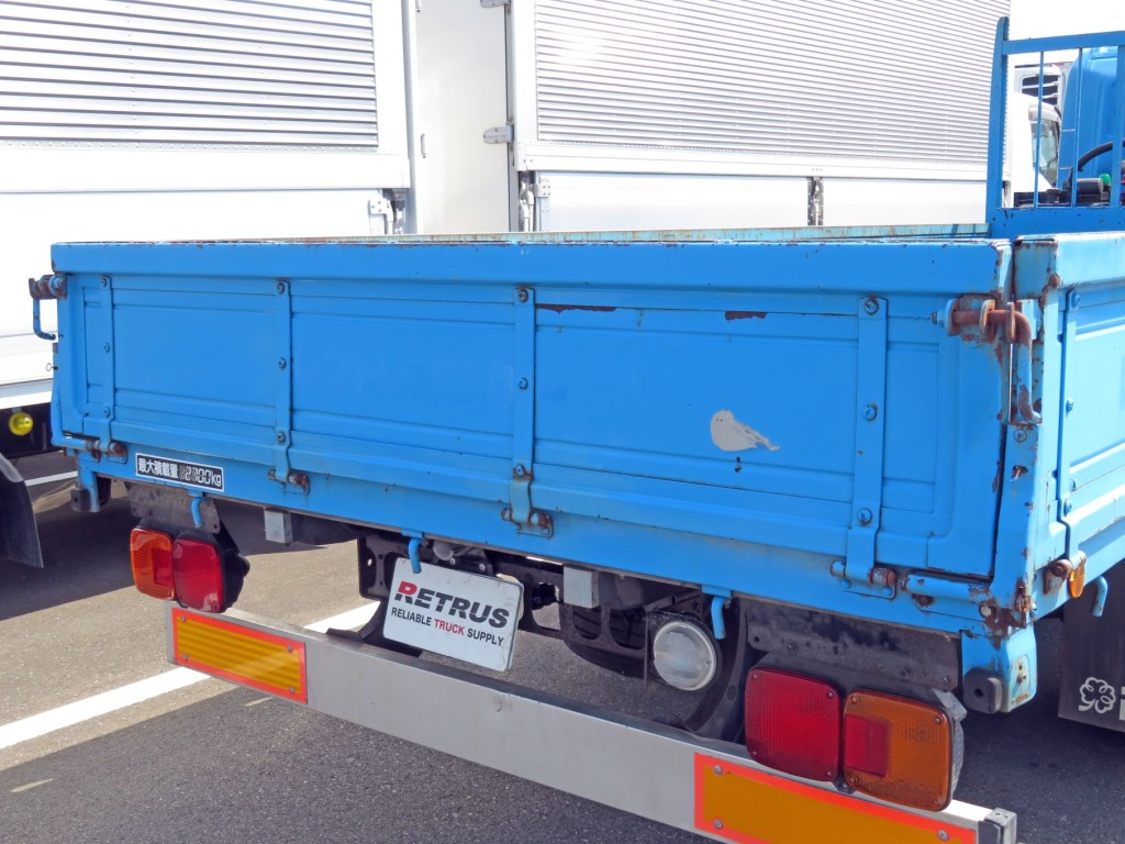 リアあおり各所にキズ・サビ、テールランプステーにサビがあります。|日野 レンジャー BKG-FC7JKYA(2WD)の写真38