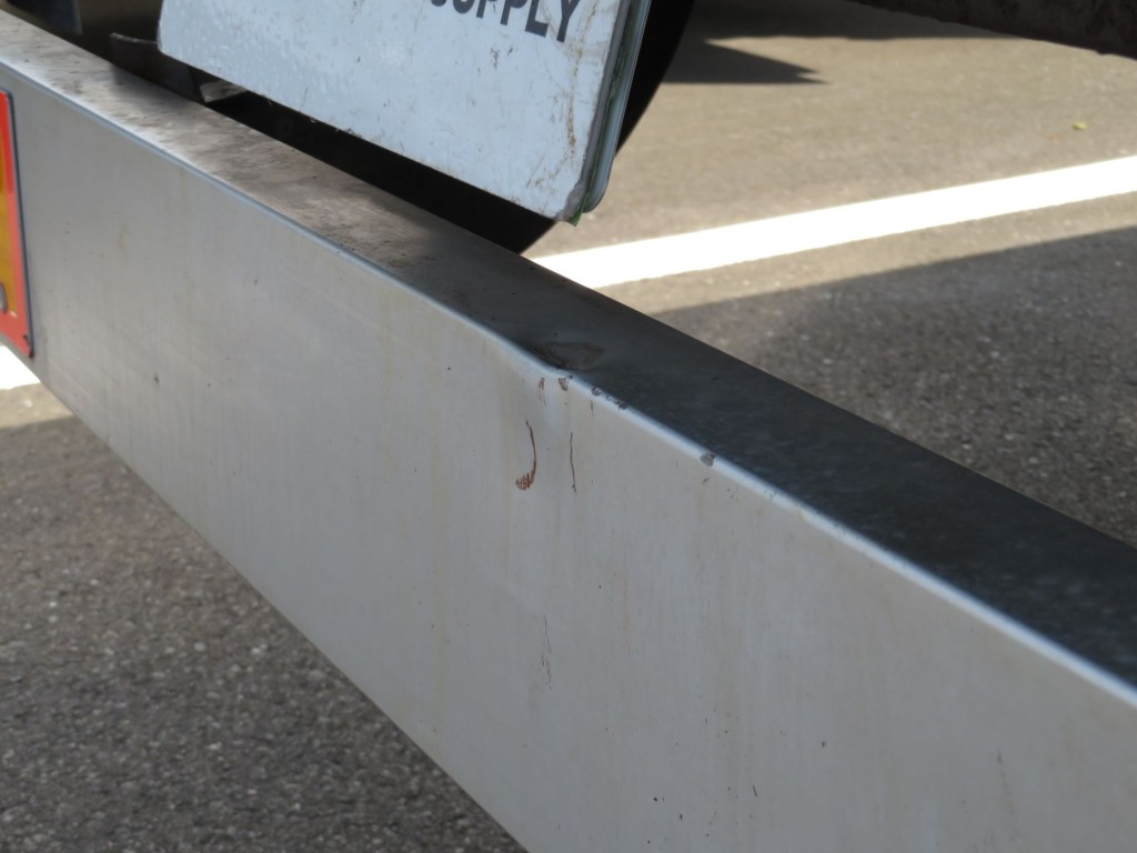 リアバンパー中央付近にヘコミがあります。|日野 レンジャー BKG-FC7JKYA(2WD)の写真41