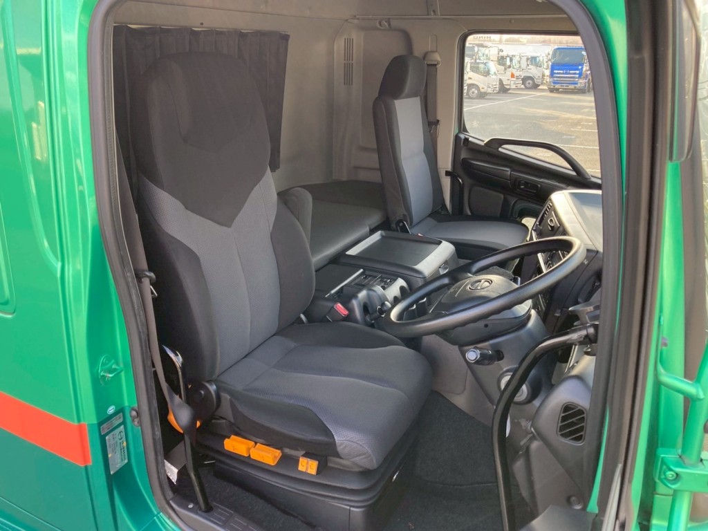 室内|日野 プロフィア QPG-FS1EWEAの写真21
