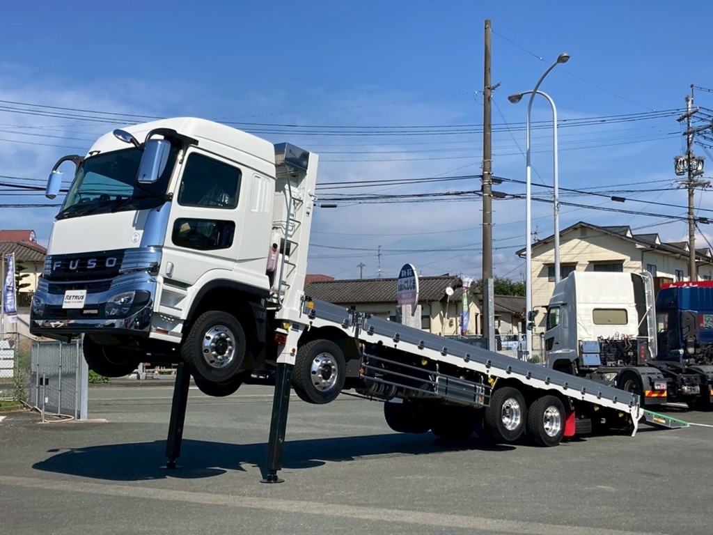 フロント周り、メッキパーツで飾っています。|三菱 スーパーグレート 2PG-FS84VZの写真1