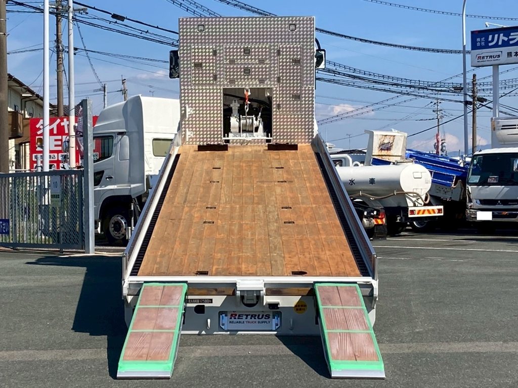 床は板張りです。|三菱 スーパーグレート 2PG-FS84VZの写真9