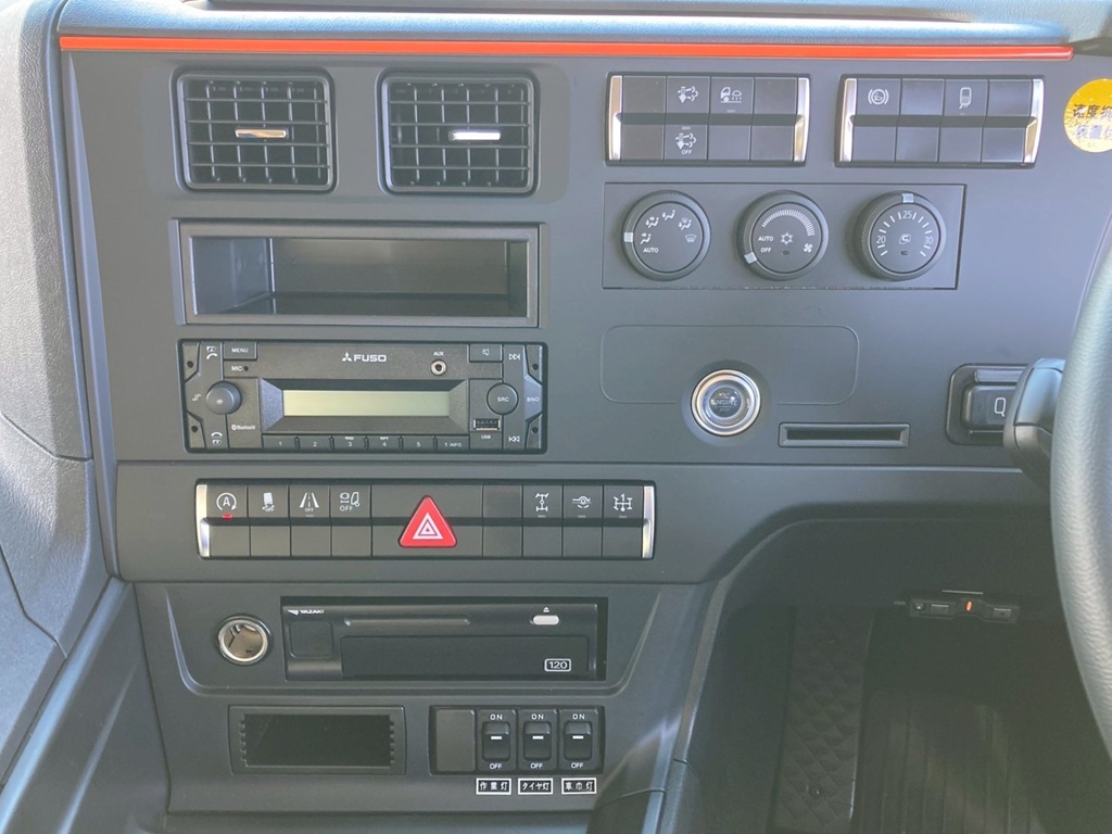 インパネ周りの状態です。|三菱 スーパーグレート 2PG-FS84VZの写真27