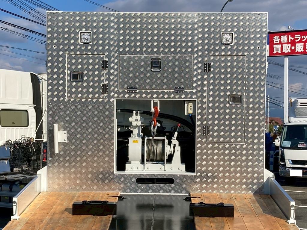 プロテクターに縞板アルミが張られています。|三菱 スーパーグレート 2PG-FV80VYの写真11