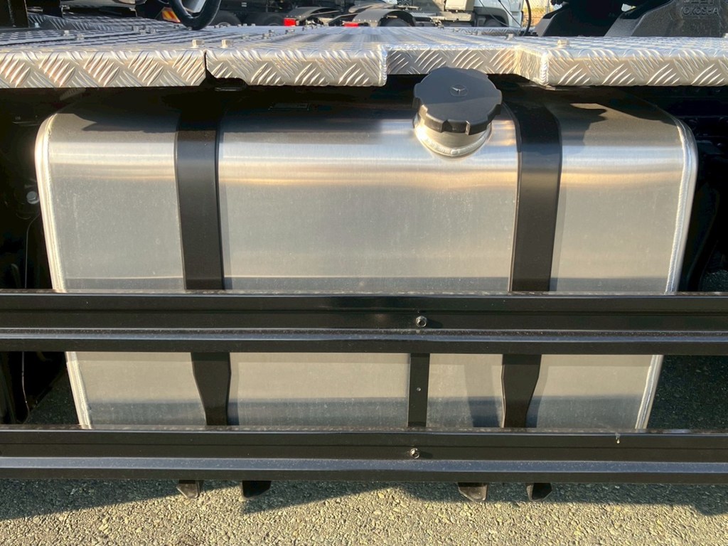 燃料タンクは400Lアルミ製です。|三菱 スーパーグレート 2RG-FP84VERの写真17