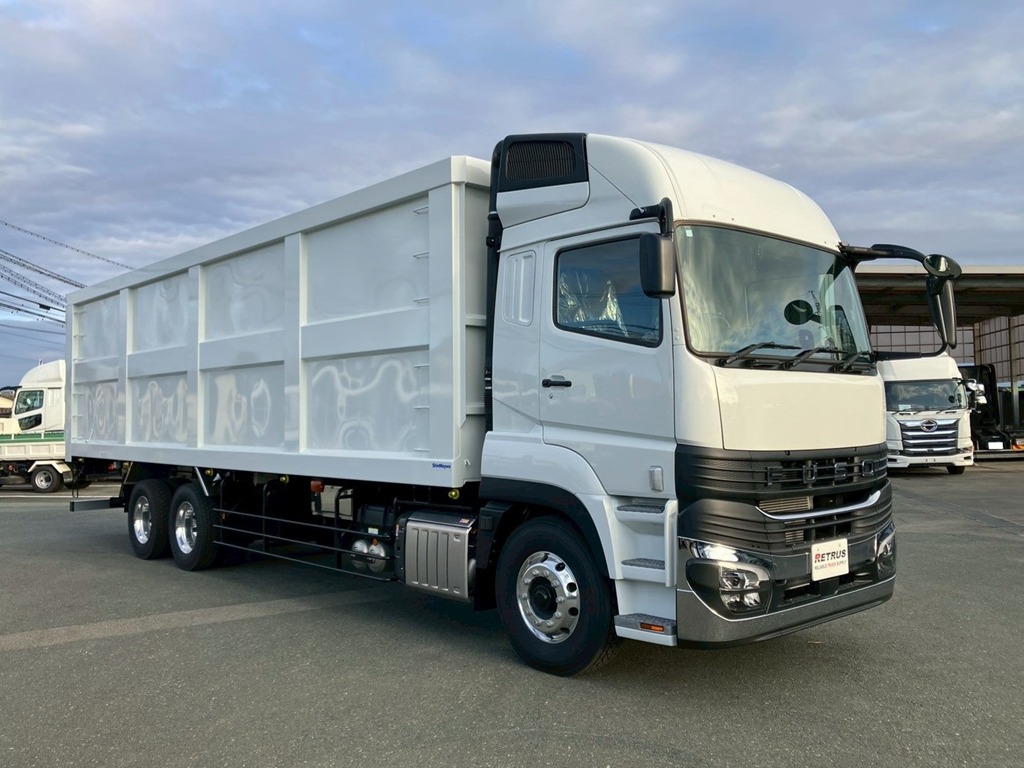 フロント周り、メッキパーツで飾っています。|三菱 スーパーグレート 2PG-FV80VZの写真2